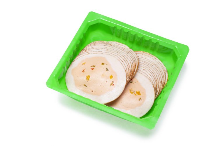 Hähnchen Brühwurst Roulade mit Putenfleisch und bunten Paprika, frittiert, geschnitten (Kal. 120, 500 g MAP-Schale)