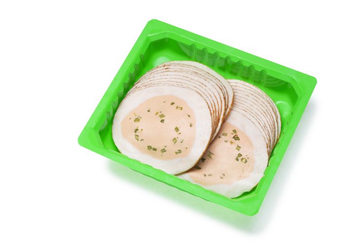 Hähnchen Brühwurst Roulade mit Putenfleisch und grünem Spargel, frittiert, geschnitten (Kal. 120, 500 g MAP-Schale)
